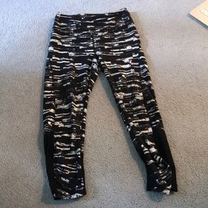 Kyodan Black and White Cropped Leggings